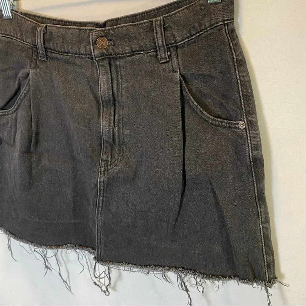 We The Free Cosmico Flirt Jean Mini Skirt Womens Size 30 Pleated‎ Denim Raw Hem